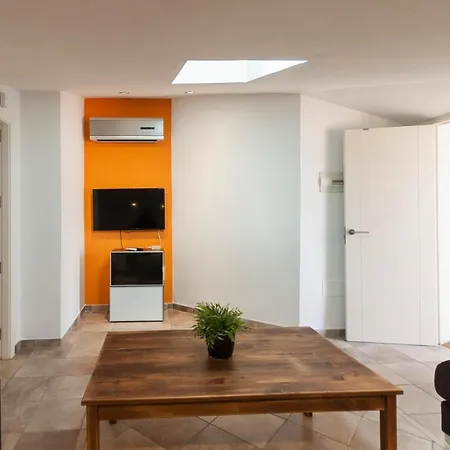 Daire Lets Holidays Bright Duplex With Pool