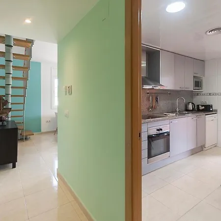 Lets Holidays Bright Duplex With Pool 아파트
