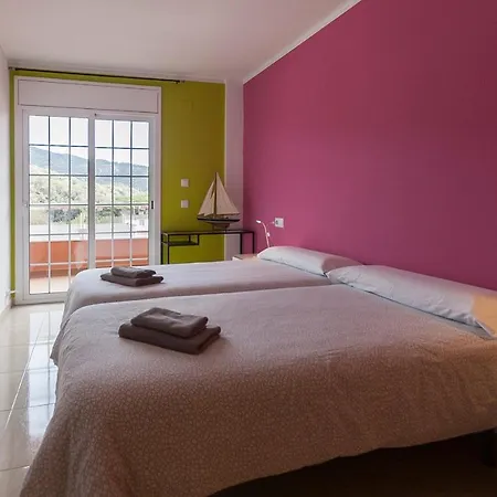Lets Holidays Bright Duplex With Pool * 또사데마르