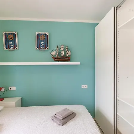 Lets Holidays Bright Duplex With Pool 아파트 *