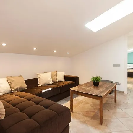 Lets Holidays Bright Duplex With Pool * 또사데마르