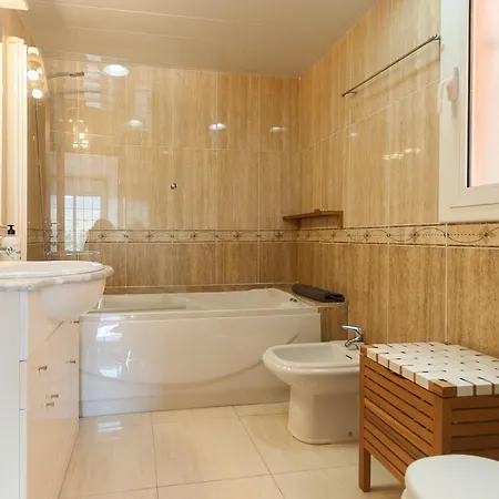 아파트 Lets Holidays Bright Duplex With Pool *